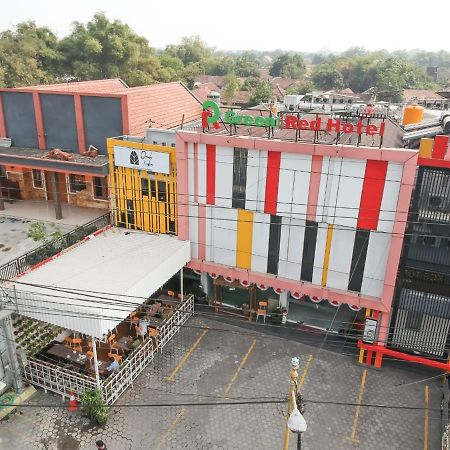 宗班绿红伊斯兰酒店 Jombang 外观 照片