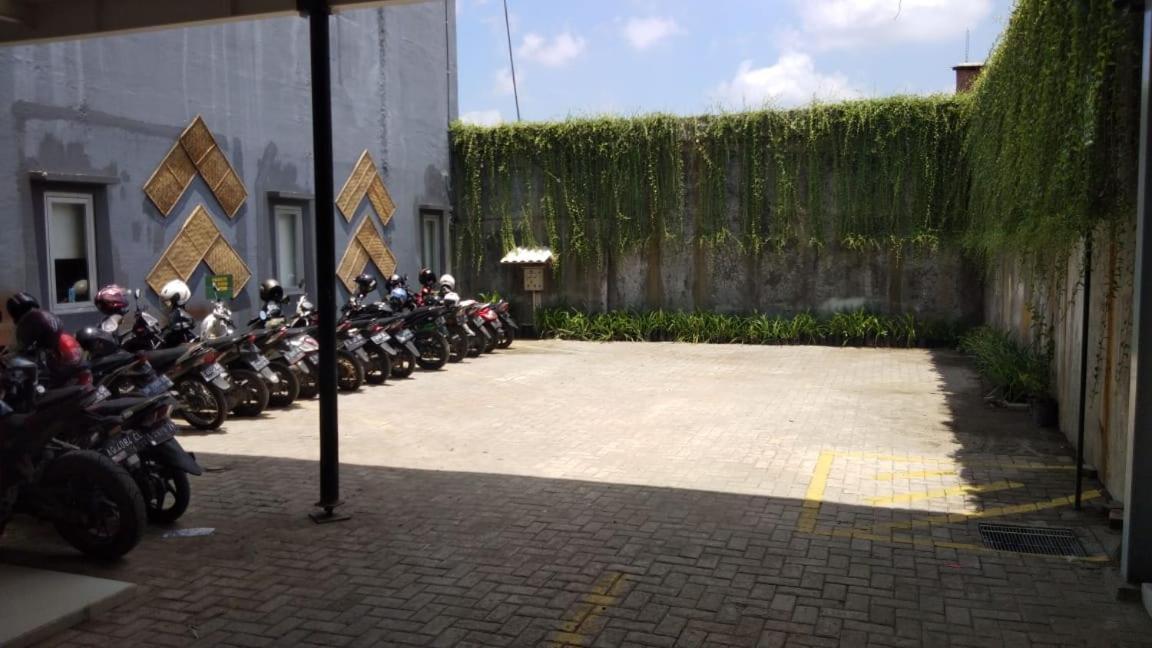 宗班绿红伊斯兰酒店 Jombang 外观 照片